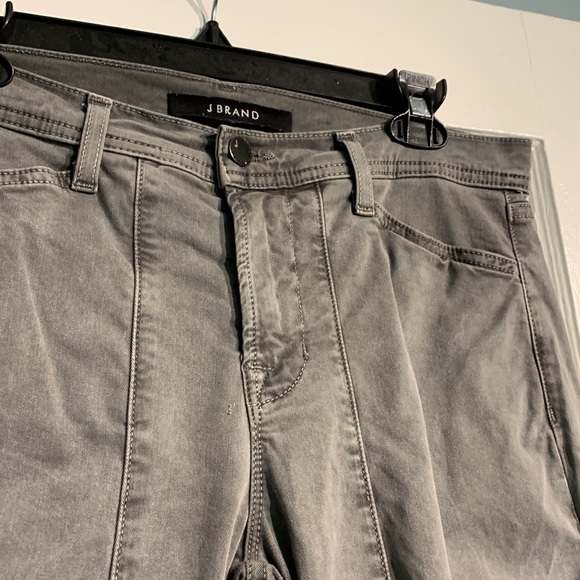 J Brand ‘ginger’ mid rise utility pant in silver fox - Picture 5 of 12